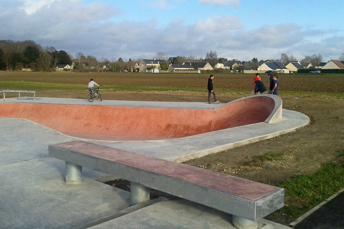 Beaumont-en-Véron skatepark